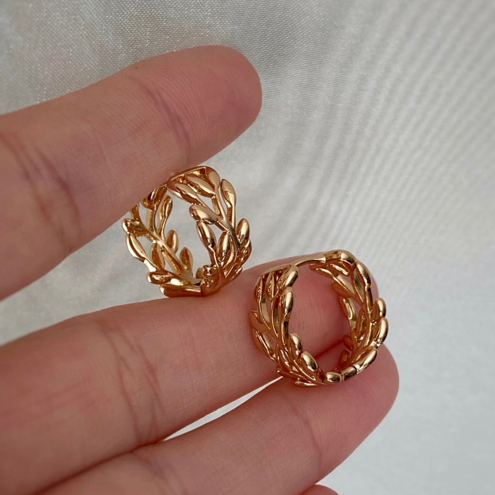 18k Gold Plated Leaf Hoop Earrings Dainty Waterproof Jewelry - Picture 6 of 12